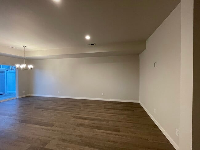 Photo - 1030 Finch Ln