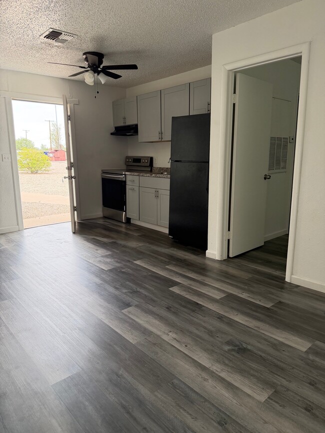220 W 9th St Unit 430a