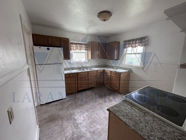 Photo - 918 E Gibbon St