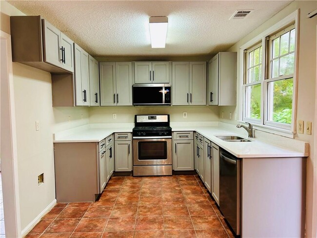 Photo - 2580 Binghampton Ln