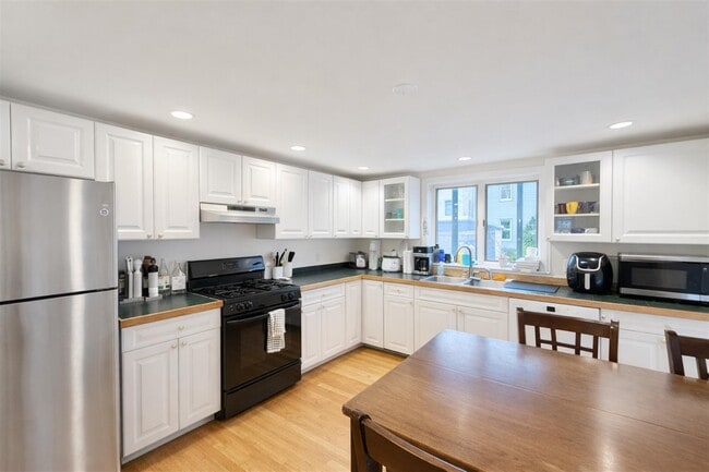 Building Photo - 20 Watson St Unit 1