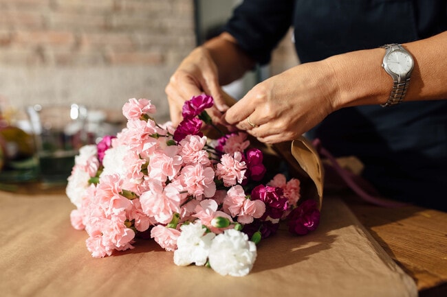 Windrose-Apts-Flower-Arranging - Windrose
