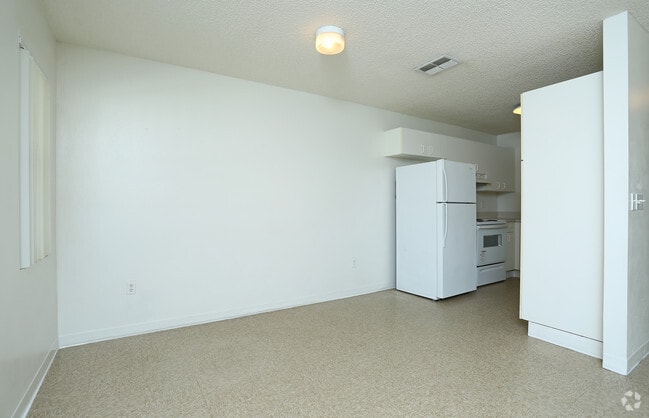 1098 SF - 3 BR - Dining Room