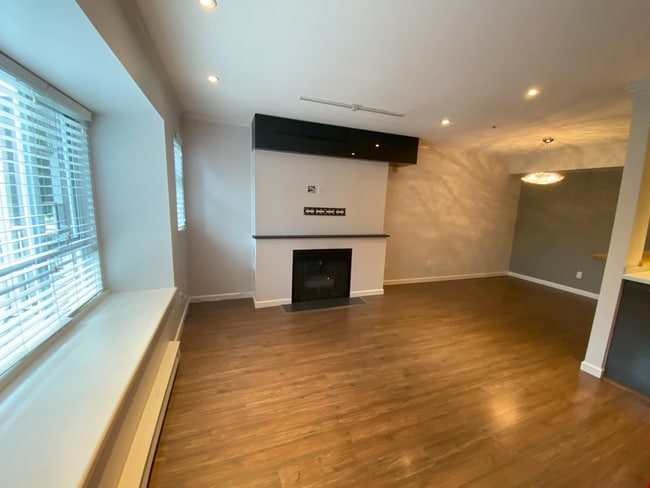 Photo - 2883 East Kent Ave N