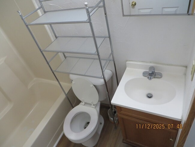 Photo - 423 E 8th St Unit A