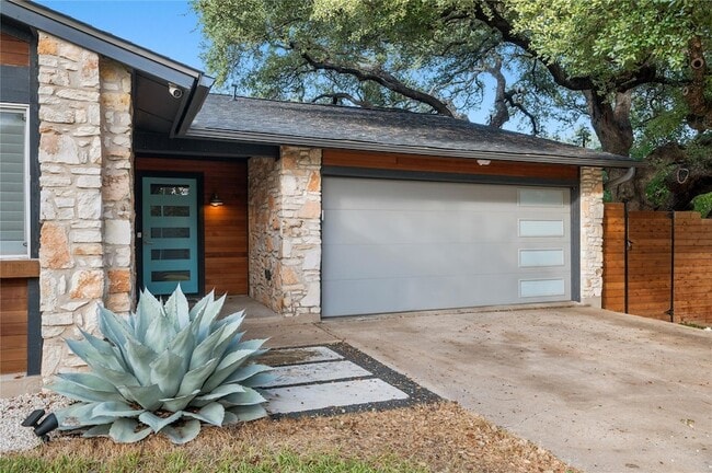 Photo - 1104 Durham Dr