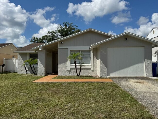 Freshly Updated Lake-Front Retreat in Desi... - Freshly Updated Lake-Front Retreat in Desi... House