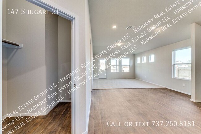 Photo - 147 Shugart St