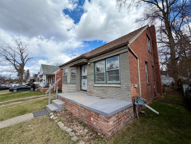 Photo - 3 Bedroom 1 Bath Welcome Section 8 Call 313-429-3244 Kpm Detroit