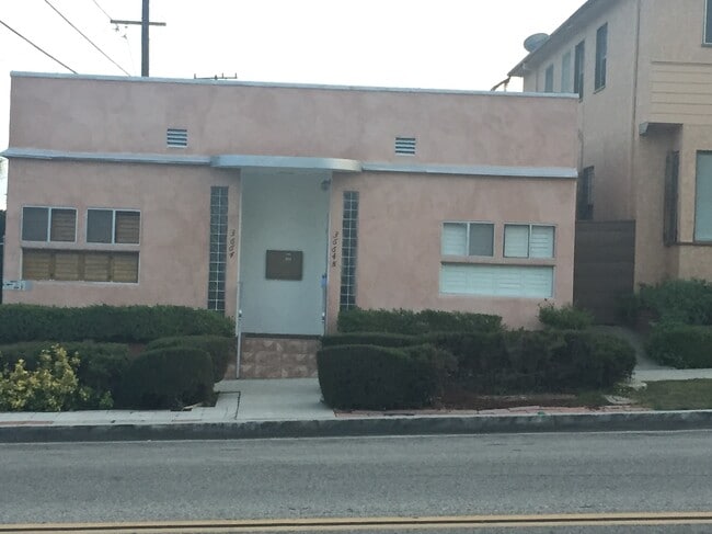 Building Photo - 3664 W 54th St Unit 3664