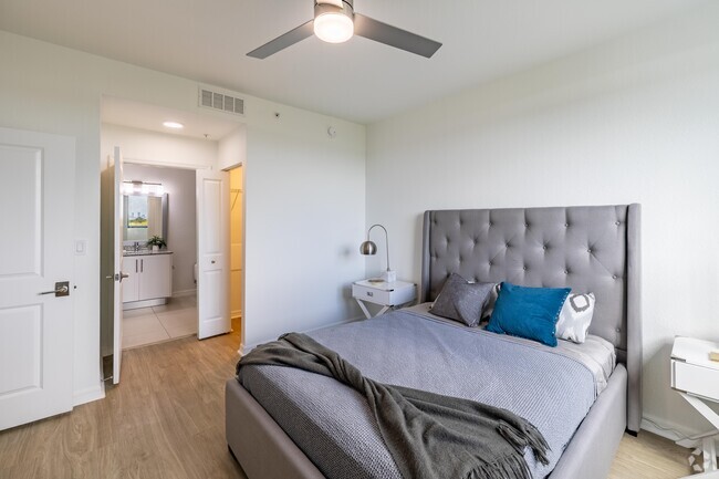 1BR, 1BA - 710SF - Bedroom