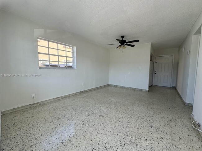 Photo - 945 W 23rd St Unit 1