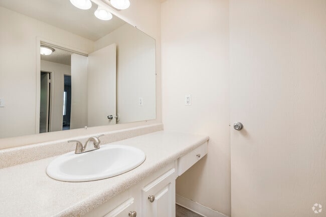 The B1.3 - 2BR, 1BA - 910SF - Bathroom
