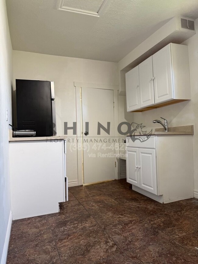 Photo - 2885 Van Buren Ave Unit 3