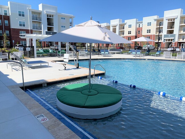 Pool - Renaissance I Rental