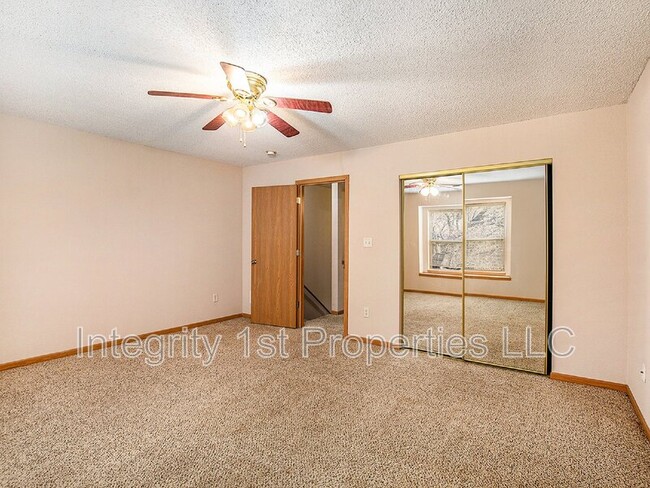 Photo - 210 N Pointe Ln