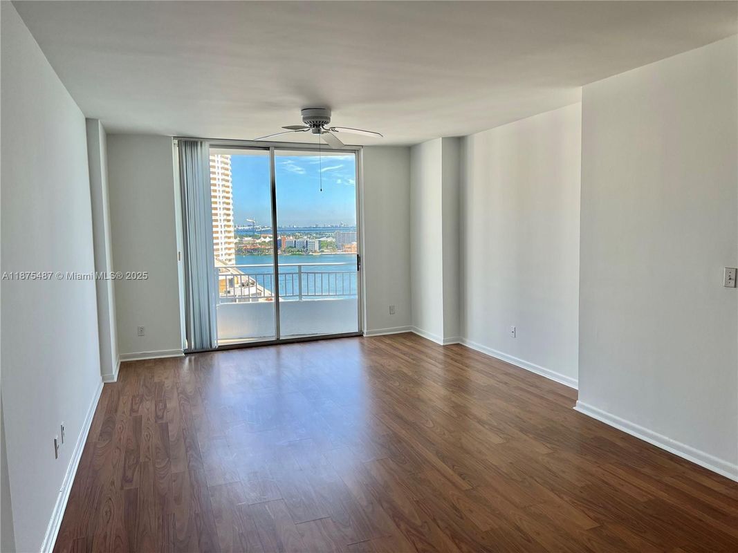 Photo - 770 Claughton Island Dr