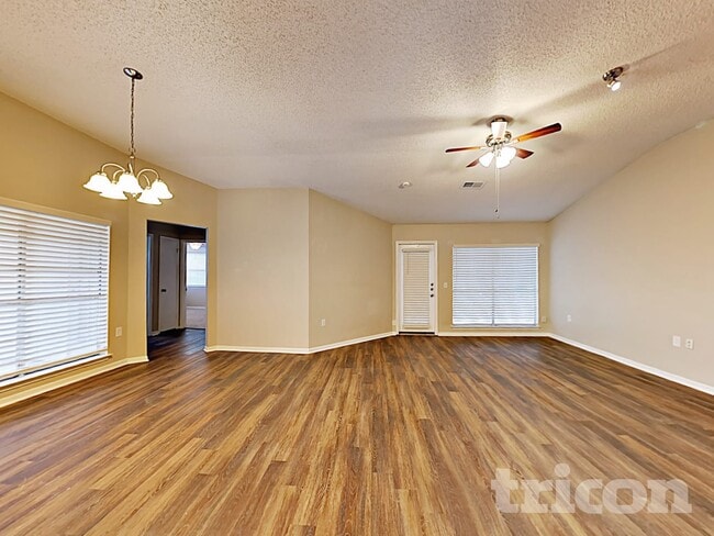 Photo - 6839 Raintree Forest