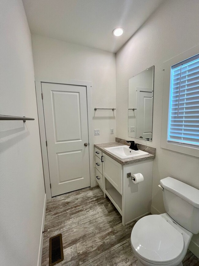 Photo - 3535-3537 Mount Burnham Court Unit 3537