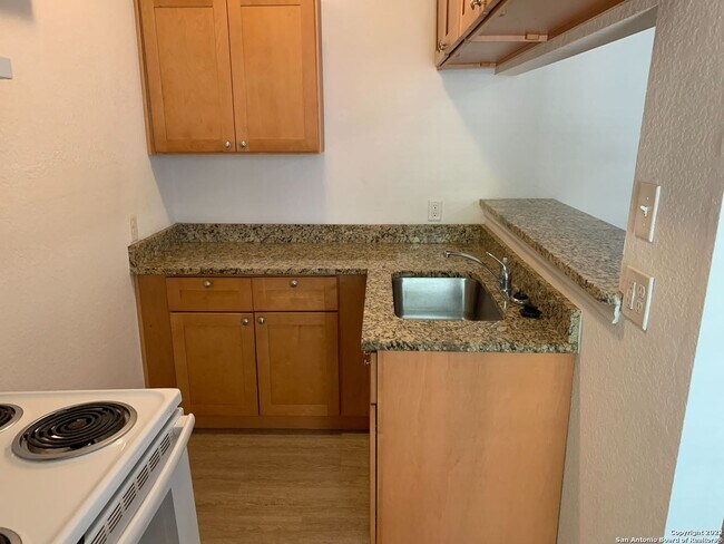 Photo - 816 Rivas St