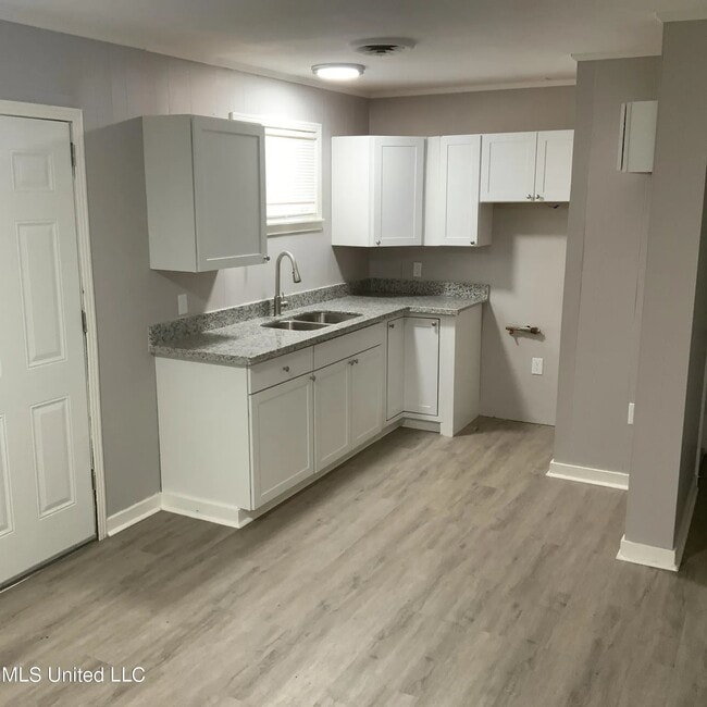 Photo - 1144 McCluer Rd