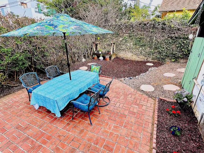 Building Photo - Coastal Charm in the Heart of Encinitas – 2 Bed, 1 Bath Avail 12/1