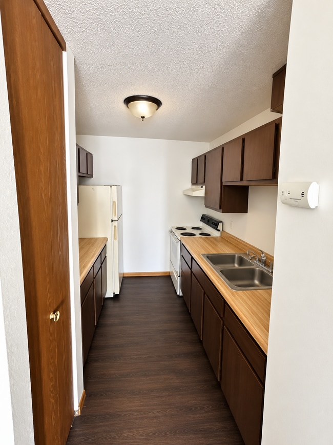 Photo - Great location 2 bedroom aparment near MSUM available now!