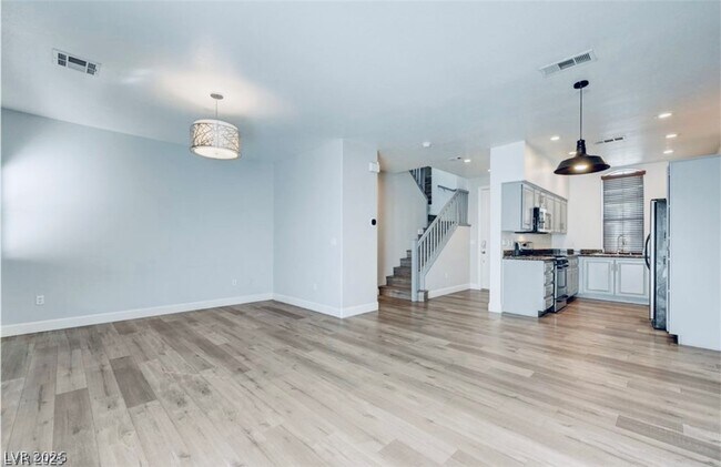 Photo - 128 Tilbury Ave