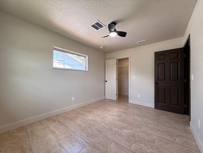 Photo - 4039 Castlegate Dr