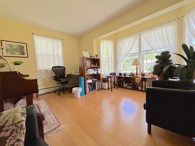 Photo - 296 Birchwood Dr N