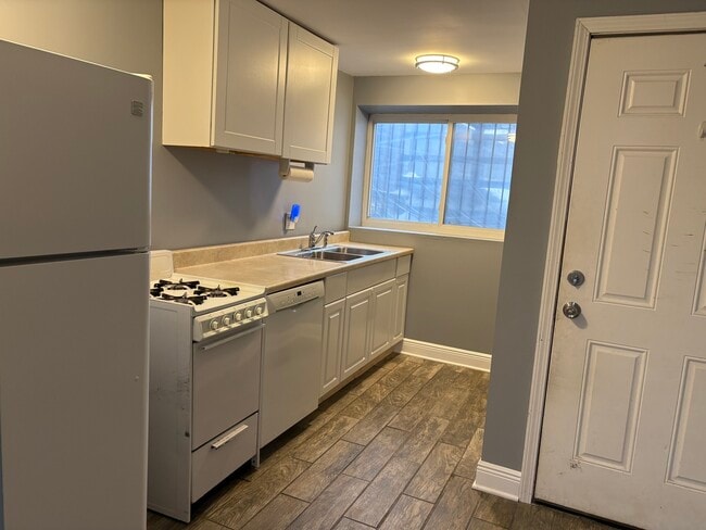 Photo - 522 N Troy St