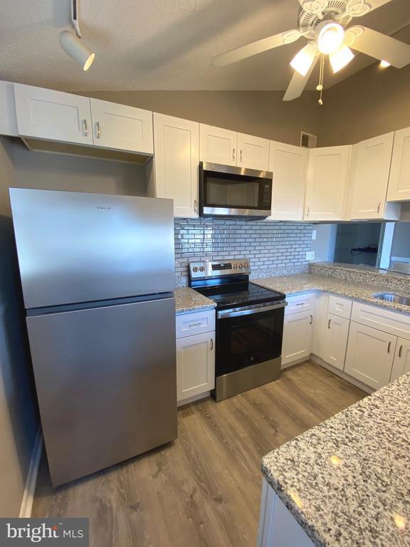 Building Photo - 478 E Main St Unit 480 E MAIN APT. 6