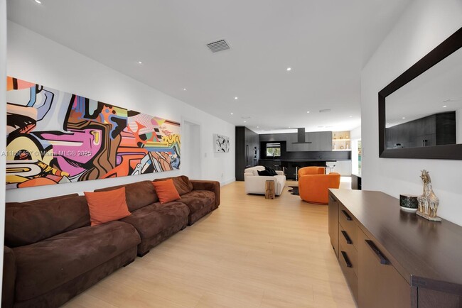 Building Photo - 5827 SW 69th Ct Rental