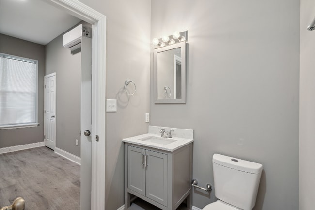 Photo - 5050 Walnut St