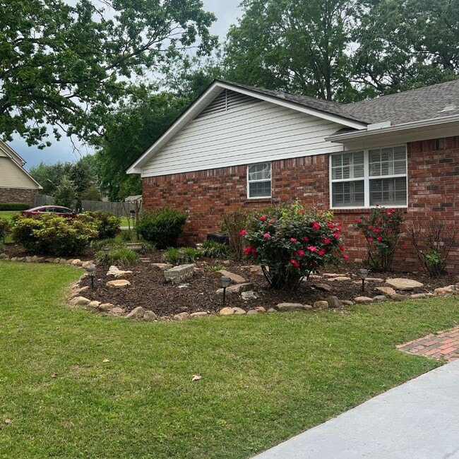 Photo - 10511 Meandering Way