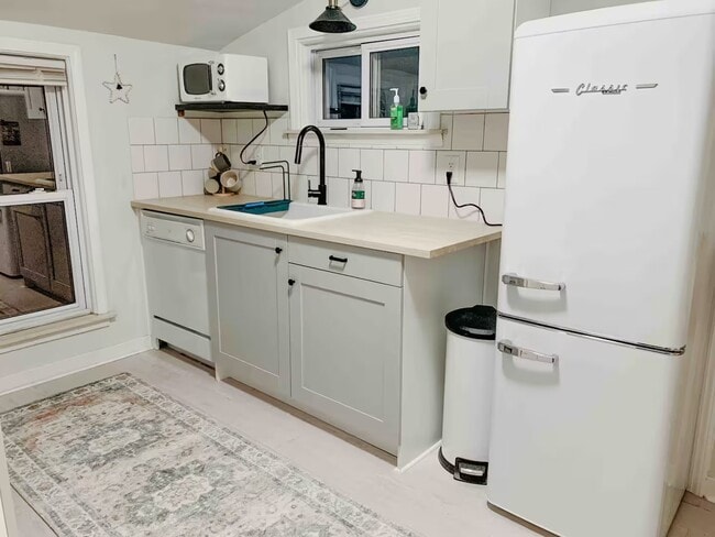 kitchen - 22101 Nowlin St Unit West Dearborn Apartment