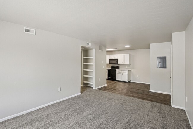 Paola Sundance Apartments
