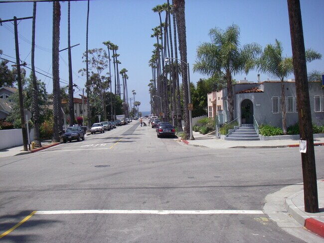 Vistas al océano desde la parte frontal del edificio. - 1916 3rd St Unidad 1916 3rd Street