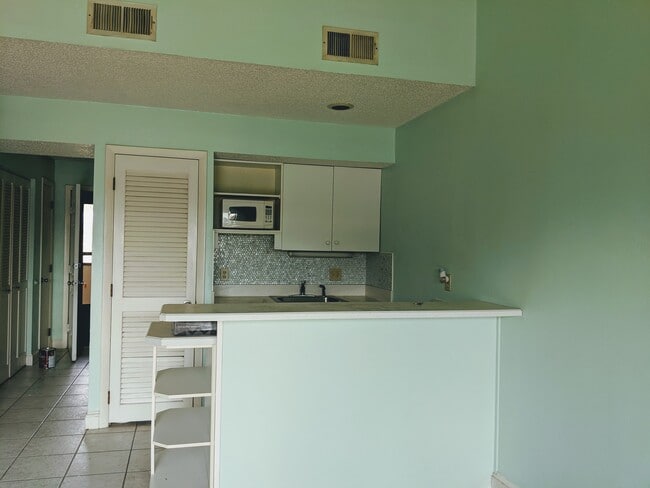 kitchen - 1255 Ponce Island Dr Unit 738C