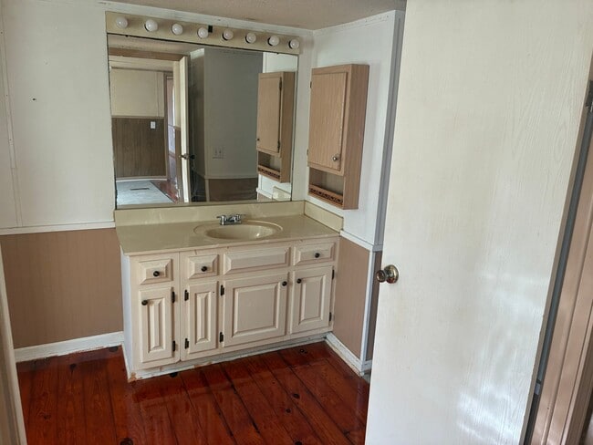 Photo - 4805 Old Stone Rd