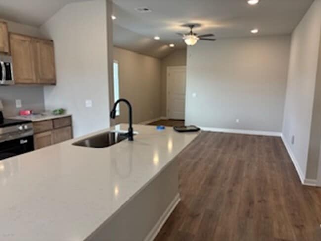 Photo - Must See!! First Month Free!