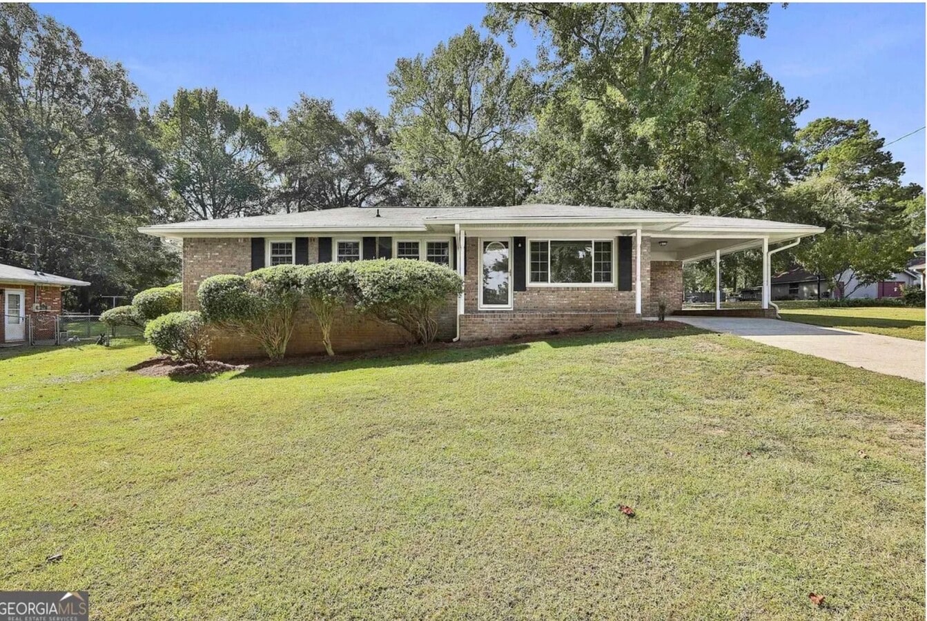 Well Maintained 3BR Brick Ranch with Large Yard in Newnan - Well Maintained 3BR Brick Ranch with Large Yard in Newnan