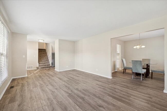 Photo - 142 Warwick Dr