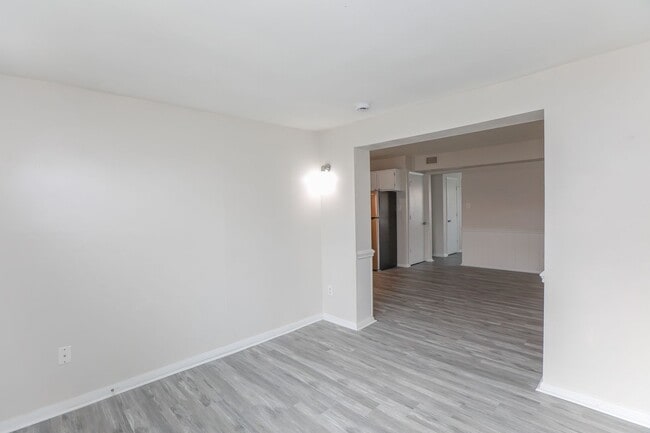 Photo - Bright, Updated & Prime Location!