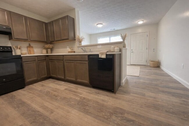 Photo - Gwen Gardens Apartments