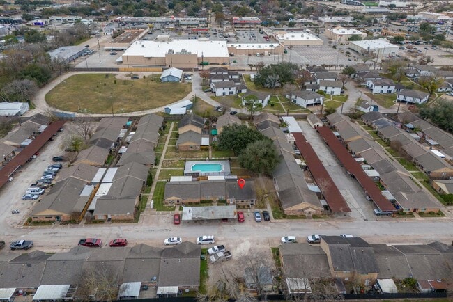 Photo - 3340 Burke Rd Unidad 97