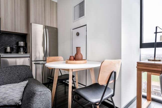 Photo - 1400 W Randolph St Unidad FL7-ID1354