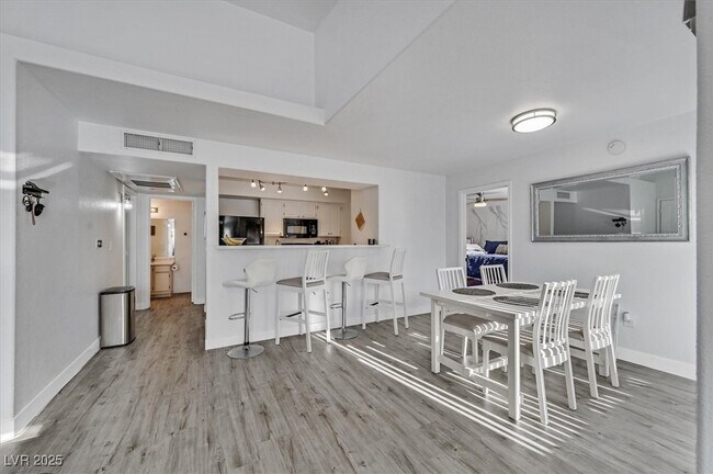 Photo - 555 E Silverado Ranch Blvd Unidad 2094