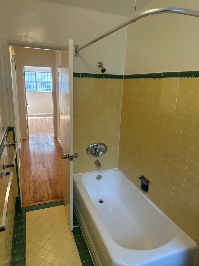 Photo - 1745 Winona Blvd Unit 7