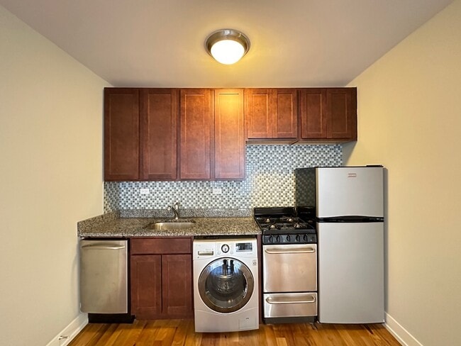 562 W Arlington Pl Unit 012